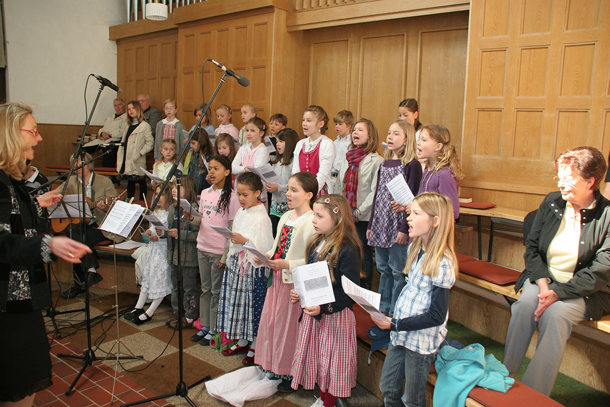 Kinderchor an der Erstkommunion